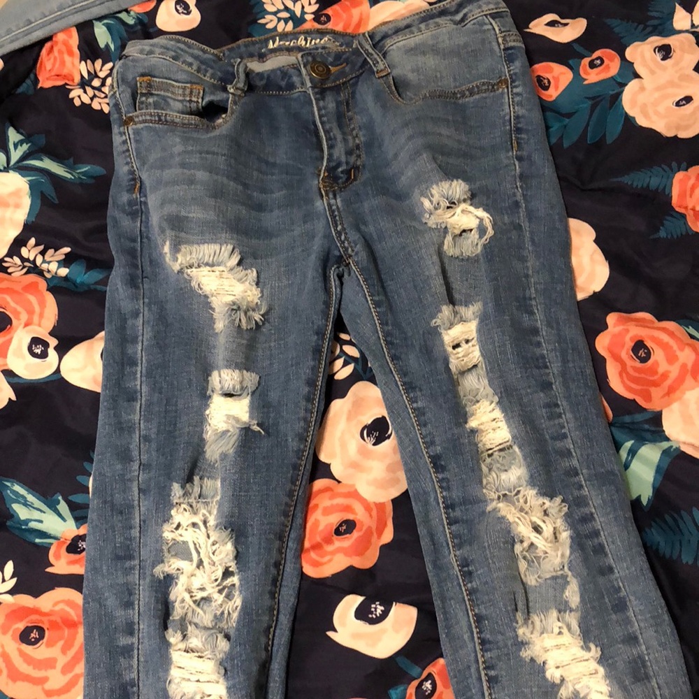 RIPPED SKINNY JEANS